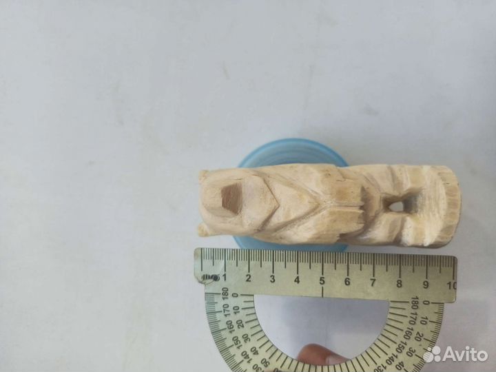 Статуэтка—медведь из липы, покрыт лаком