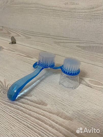 Щетка для маникюра с ручкой