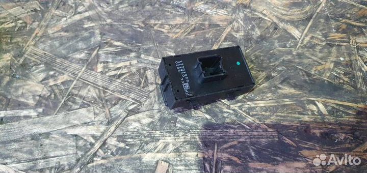 Кнопка стеклоподъемника Opel Meriva B 2010-2018