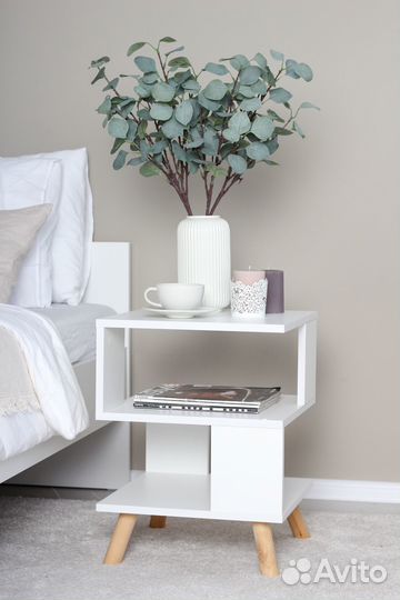 Тумба Прикроватная на деревянных ножках белая