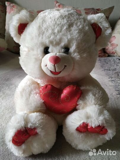 Плюшевый мишка с сердцем