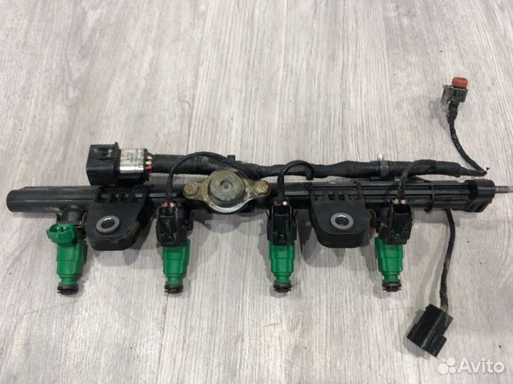 Рампа топливная с форсунками Kia Rio G4EE 2005