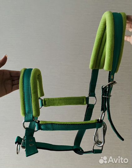 Недоуздок и чомбур для лошади