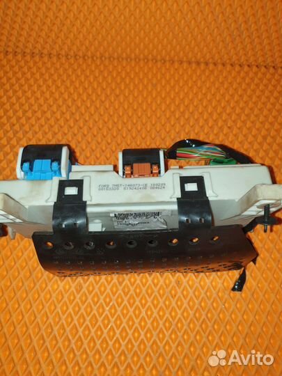 Блок предохранителей салонный Ford Focus