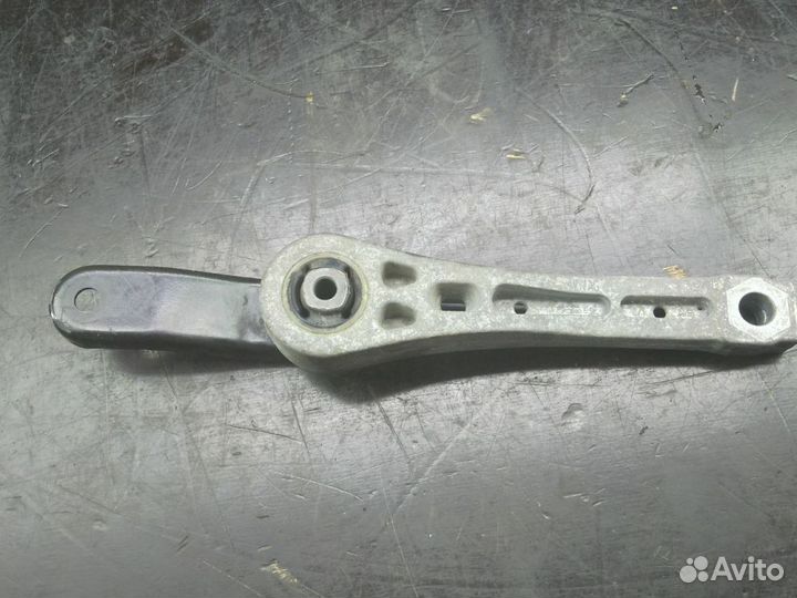 Опора двигателя задняя нижняя VAG 3831