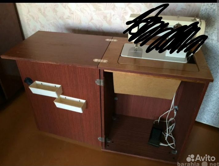Тумбочка для швейной машинки