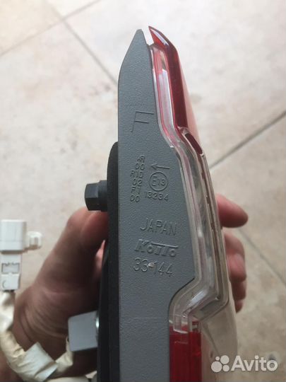 Фонарь задний левый внутренний Toyota Camry XV50