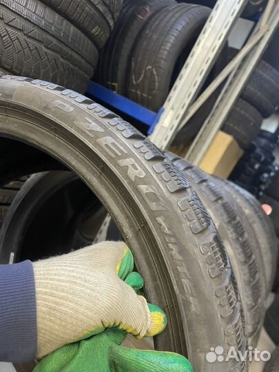 Pirelli P Zero Winter 245/35 R19