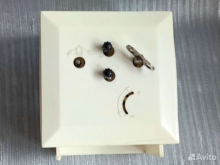 Часы будильник механические СССР Севани Янтарь