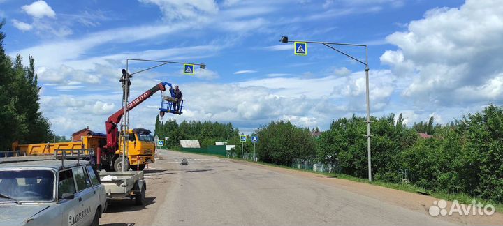 Дорожные знаки, сигнальные столбики