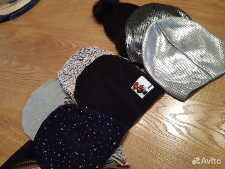 Кепки, шапки, палантин