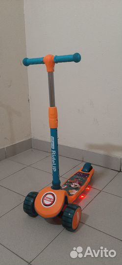 Светящийся трёхколёсный самокат с музыкой