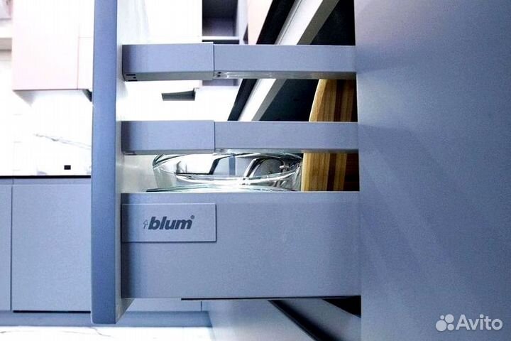 Кухонный гарнитур в современном стиле на заказ в М