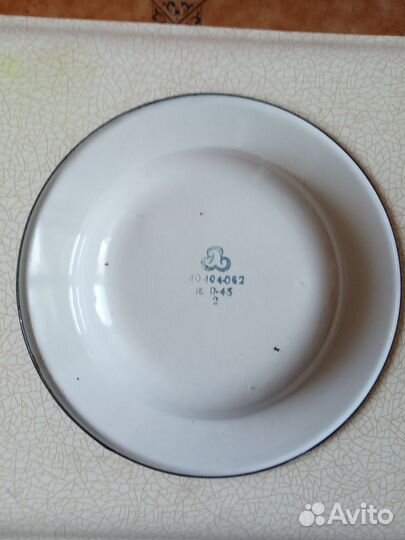 Тарелка эмалированная и другая посуда из СССР