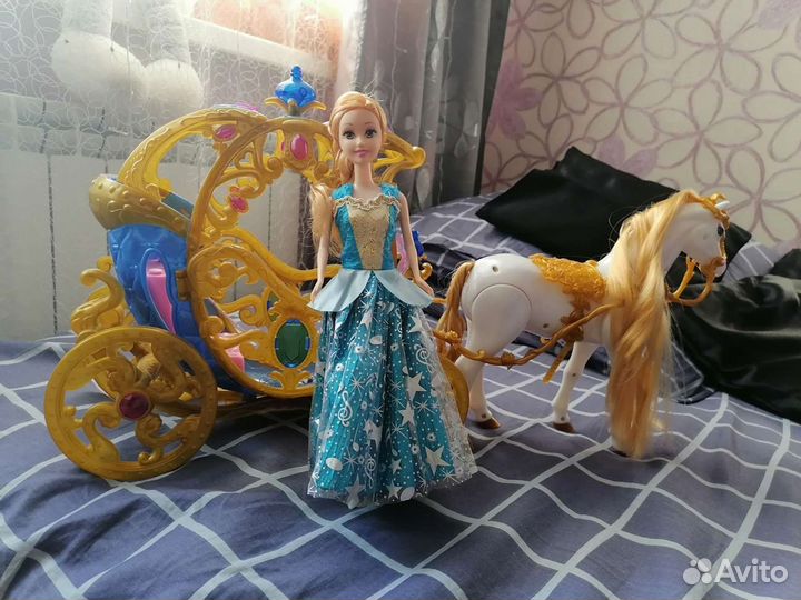 Карета с лошадью