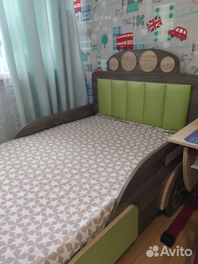 Детская кровать машина