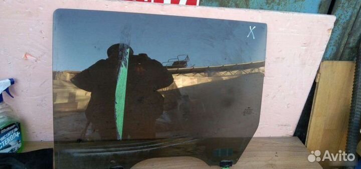 Стекло двери заднее левое Mercedes-Benz X W470