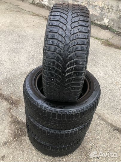 Bridgestone Blizzak Spike-01 225/55 R17