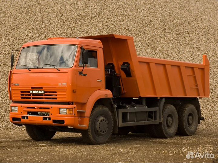 Водитель самосвала с опытом в карьерах