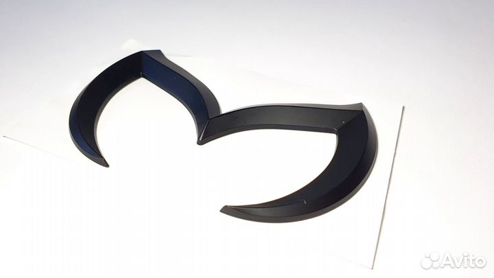 Логотип Mazda на багажник