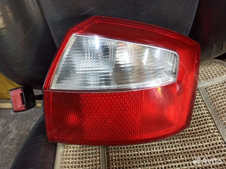 Фонарь задний правый Audi a4b6 седан