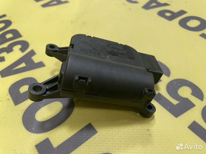 Моторчик заслонки отопителя Audi A4