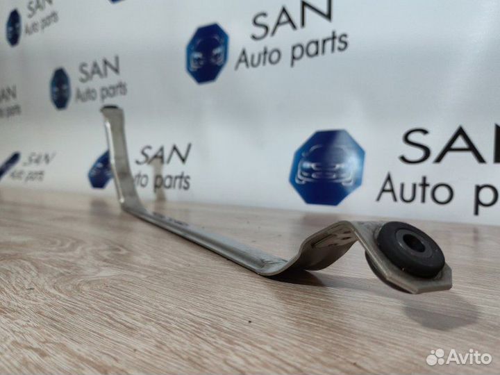 Крепление топливного бака Bmw 5 F10 N52B30AF 2010