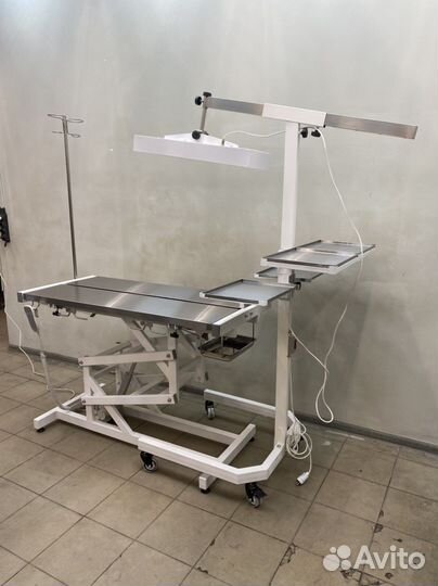 Операционный стол Свуэл9 + хир. Светильник