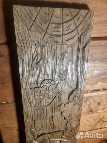 Резное панно из дерева