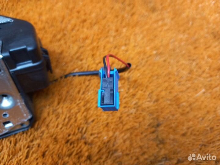 Замок двери задний правый Mercedes-Benz E-Class