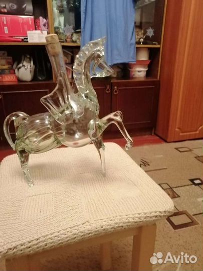 Стеклянная бутыль