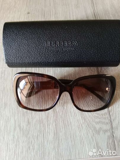 Солнцезащитные очки женские брендовые