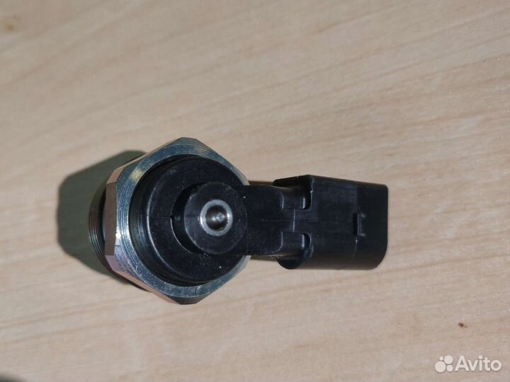 Клапан давления для тнвд 079127025AF 079127025C