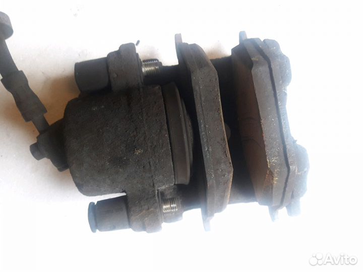 Передний суппорт Гольф-4 Бора