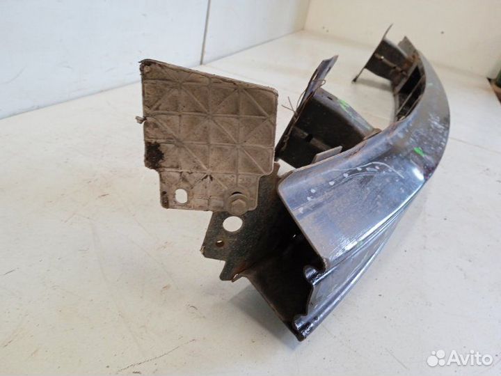 Усилитель переднего бампера Land Rover Discovery 3