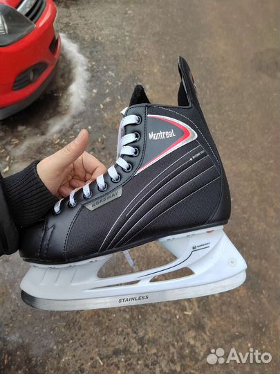 Коньки хоккейные