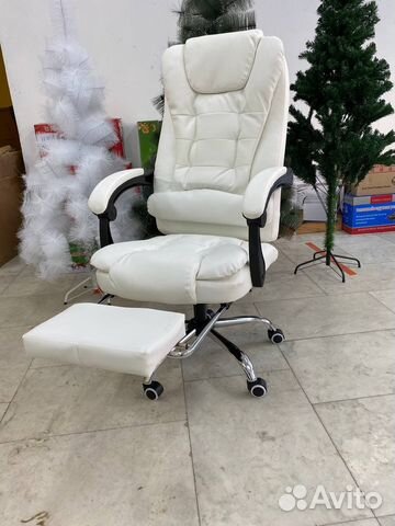 Офисное кресло с подножкой