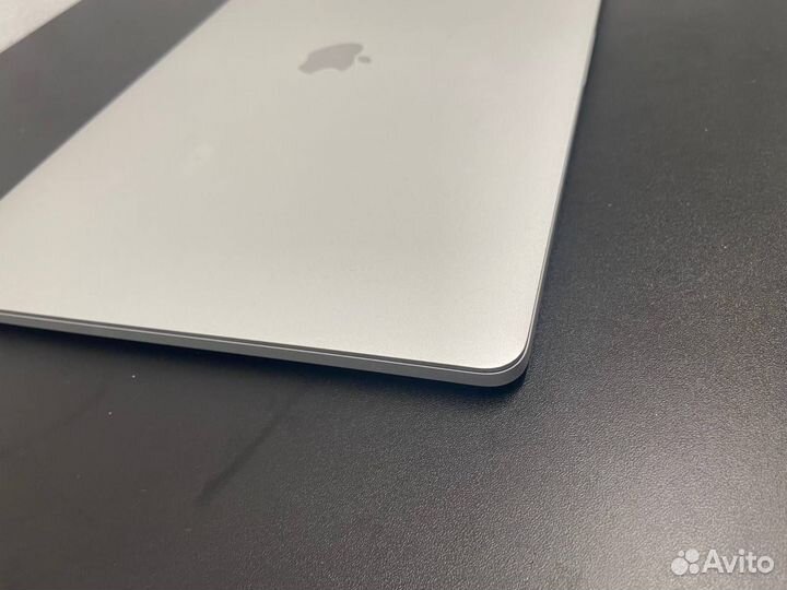 MacBook Pro 15 (2018), 500 ГБ, Core i7, 2.6 ГГц, RAM 16 ГБ, Radeon Pro 560X 4 ГБ