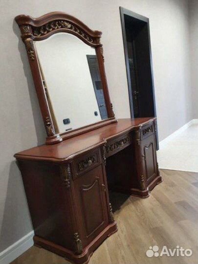 Туалетный столик с зеркалом, тумбы комплект