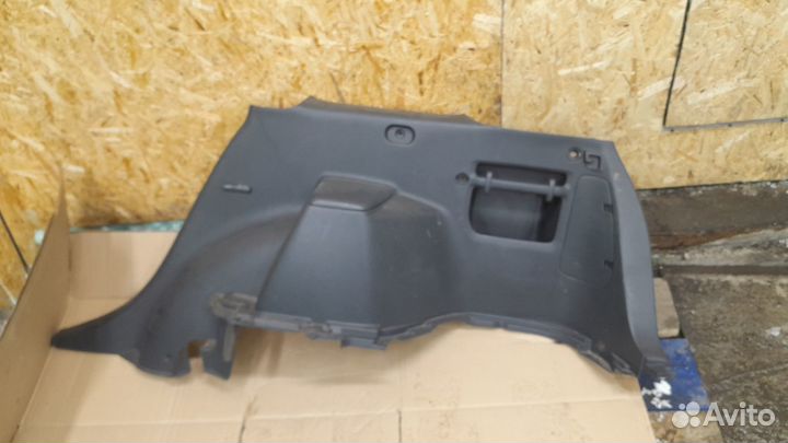 Обшивка багажника, цена за пару,toyota kluger