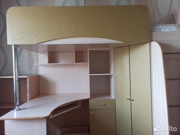 Кровать двухъярусная