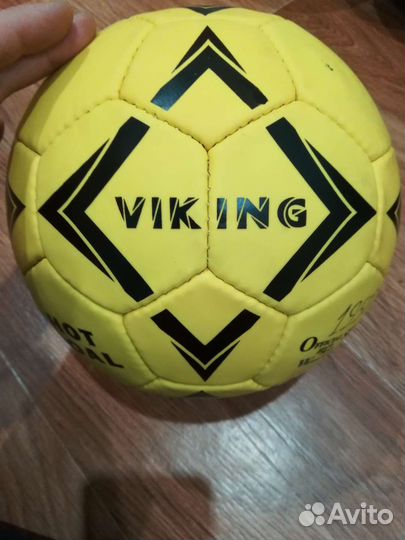 Футбольные мячи, подарок