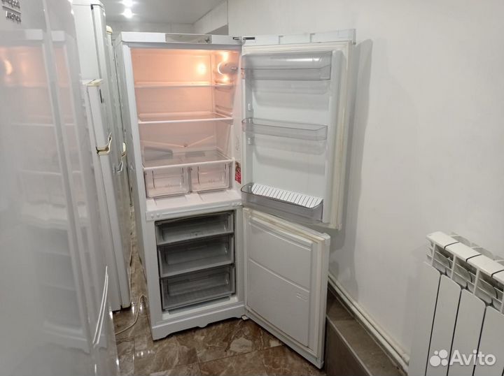 Холодильник Hotpoint Ariston бу на гарантии