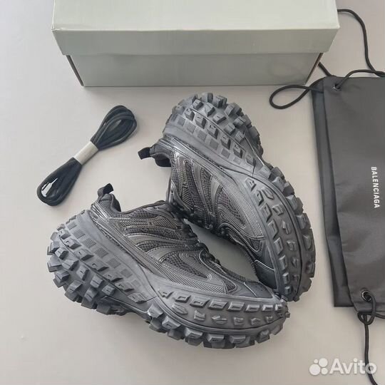 Balenciaga defender