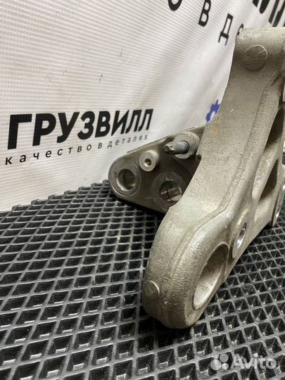 Кронштейн двигателя задний правый Volvo FH4