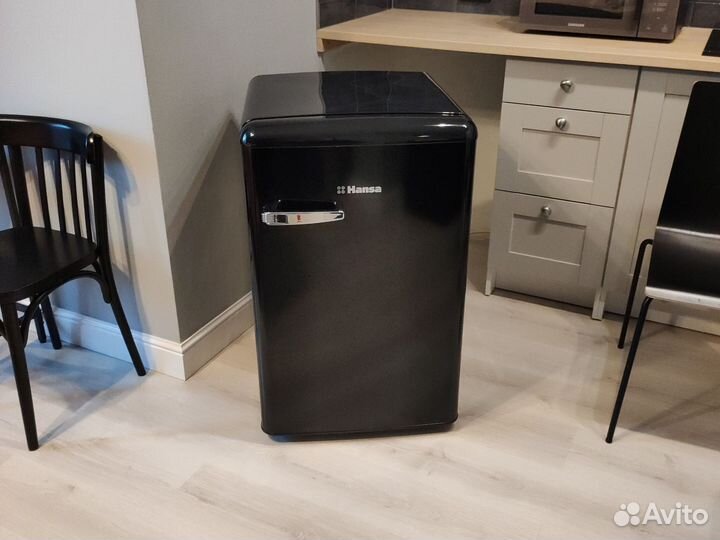 Ретро холодильник Hansa черный мини