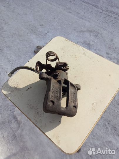 Суппорт тормозной, задний левый на ауди а4 б5