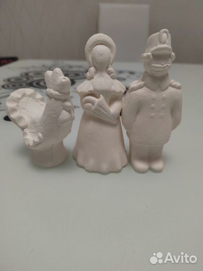 Дымковская игрушка барышня, петух, мужик