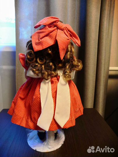 Кукла фарфоровая коллекционная
