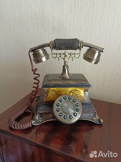 Телефон в стиле ретро